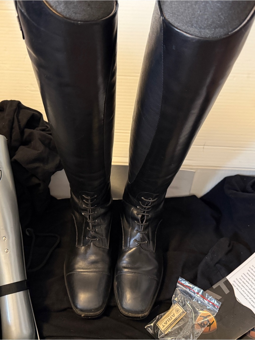 Ariat Monaco Field Boot Zip riding boots in black leather, size 6.5 Medium.